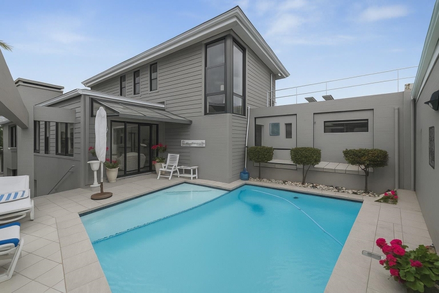 4 Bedroom Property for Sale in Sunset Links Western Cape